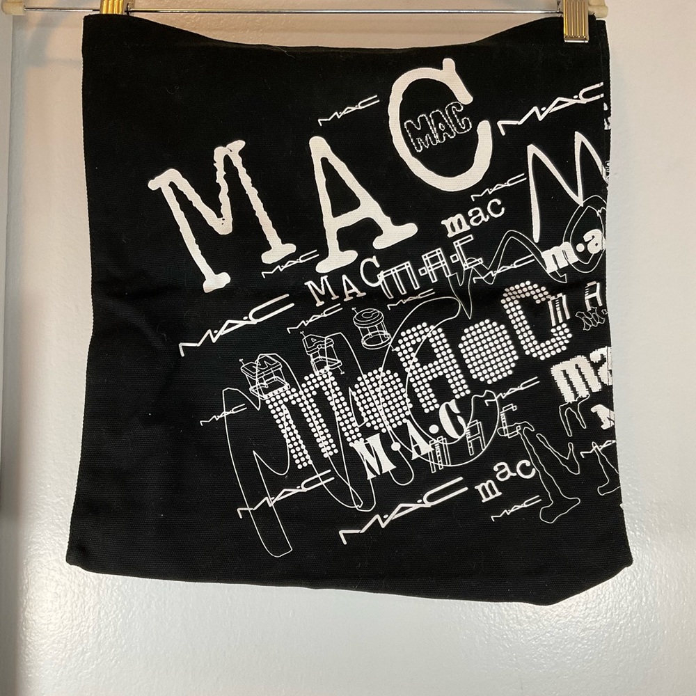 MAC Gift Tote Bag Style Voyager tote
